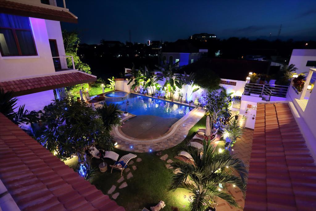 Deluxx Boutique Hotel Sihanoukville Exterior foto